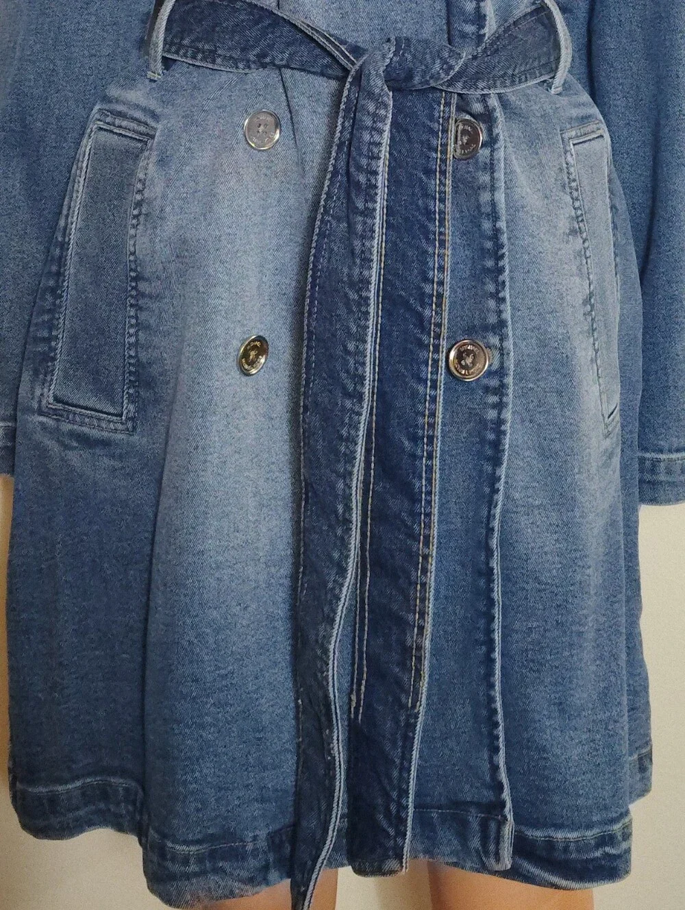 Michael Kors Double-Breasted Denim Trench. Calibluswh Blue. Size L